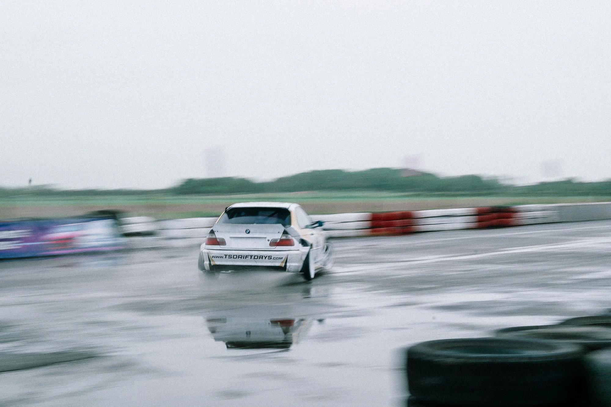 Sure, there's only IS200's around there — photograph 3